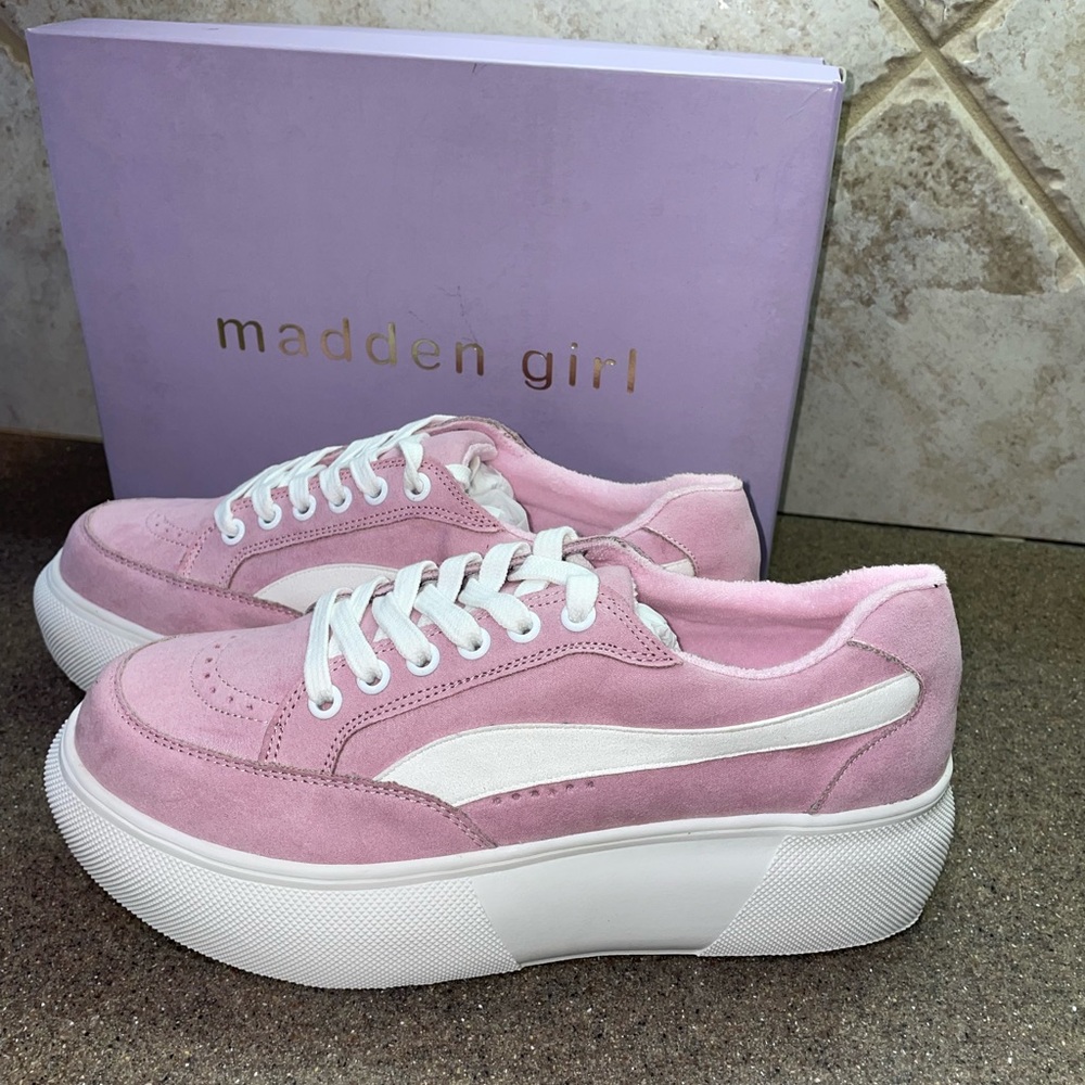 Madden Girl “Ollie” Pink Lace Up Platform Sneaker, Size 8.5